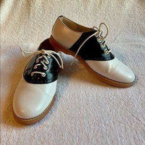 Classic Willits Saddle Shoes women’s 9 wide